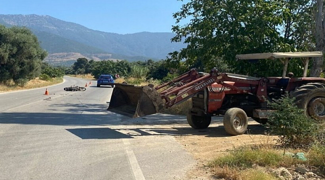 Traktör ile motosiklet çarpıştı: Yaşlı sürücü ağır yaralandı