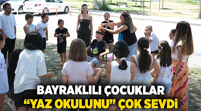 Bayraklılı çocuklar 