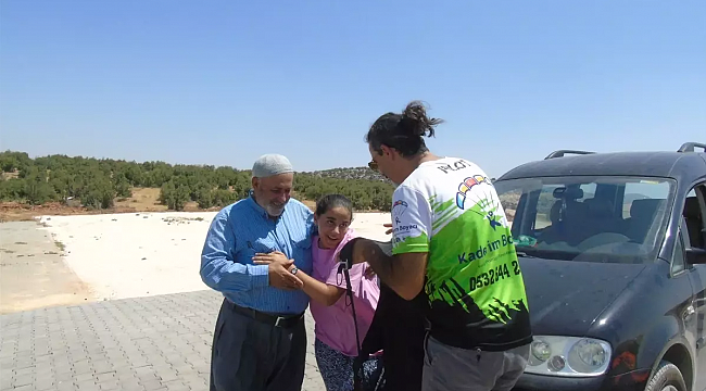 Bedensel Engelli Genç Kıza Hayırseverden Akülü Araç