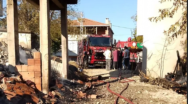 Kastamonu'da Yangın: İki Katlı Ahşap Ev Kullanılmaz Hale Geldi