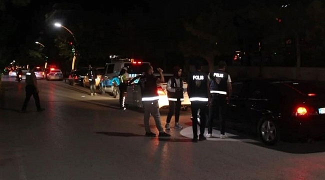 Sandıklı’da Polis Huzur Uygulaması: 128 Kişi ve 123 Araç Sorgulandı