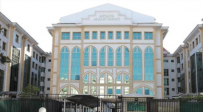 Antalya Büyükşehir Belediyesine yönelik &quot;rüşvet&quot; soruşturmasında 5 kişi tutuklandı