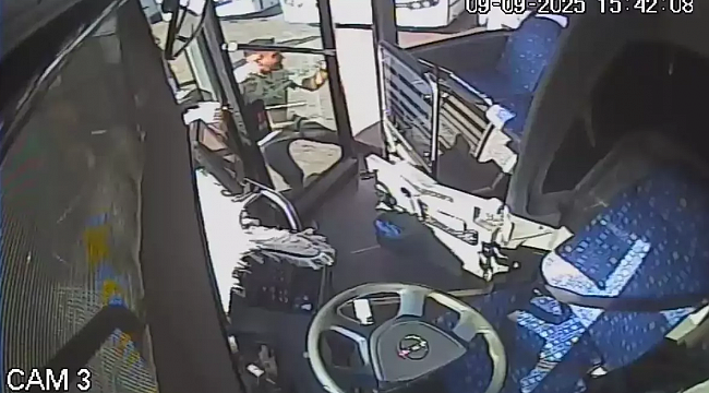 Bingöl&#039;de Park Halindeki Otobüse Çarpan Halk Otobüsü Kamerada