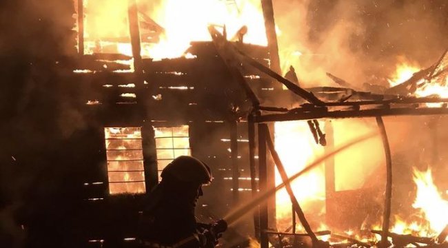 Çaybaşı&#039;nda yangın: Ahşap ev kullanılamaz hale geldi