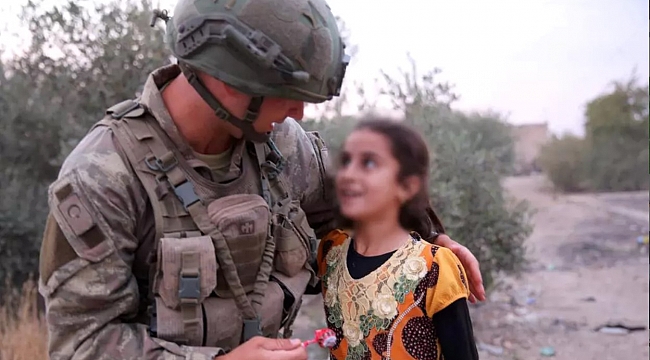 Çocuklara su veren askerlere soruşturma iddiası...