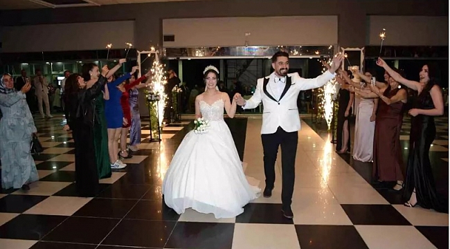 Düğününde Gelinin Kilosu Kadar Madeni Para Takıldı