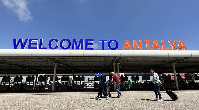 Ege ve Akdeniz&#039;deki havalimanları rekora uçtu