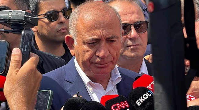 Gürsel Tekin, CHP İstanbul İl Binası önünde açıklama yaptı: “Biz kayyum değiliz, hiçbir şey bizi engelleyemez”