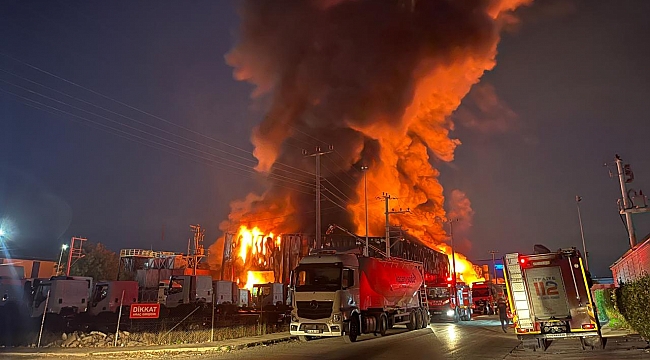 Kocaeli&#039;de lojistik deposunda yangın