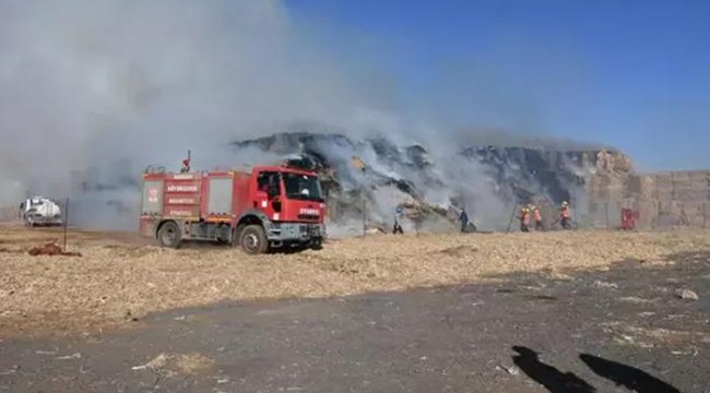 Mardin’de mısır balyalarının bulunduğu tarlada çıkan yangın söndürüldü