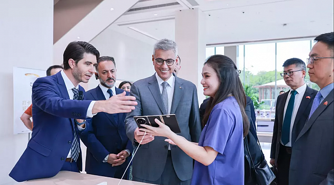 Sağlık Bakanı Kemal Memişoğlu, Huawei Genel Merkezi&#039;ni Ziyaret Etti