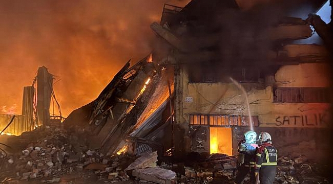 Uşak&#039;ta tekstil fabrikasında ve deposunda yangın