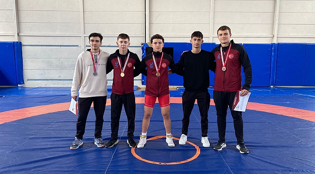 Aliağa’nın Genç Güreşçileri Okullarını İzmir Üçüncüsü Yaptı