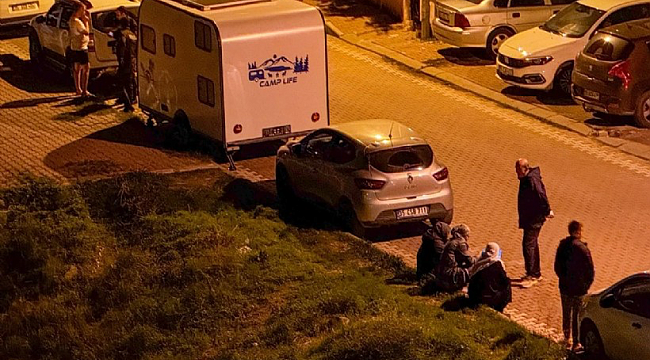 Balıkesir'de 6.1 şiddetinde depremin ardından yıkılan binalar var!