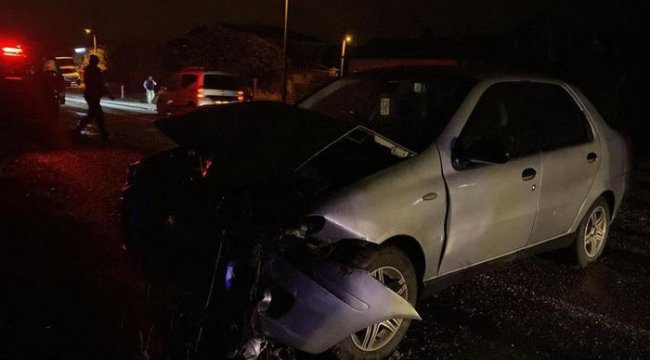 Balıkesir'de otomobil traktöre çarptı! Yaralılar var