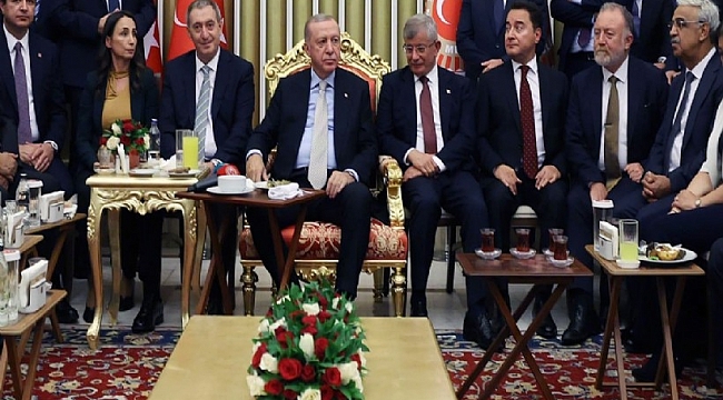 Cumhurbaşkanı Erdoğan, Ali Babacan ve Ahmet Davutoğlu ile bir araya geldi