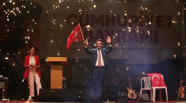 Cumhuriyet&#039;in 102. Yılı Bayraklı&#039;da Coşkuyla Kutlandı
