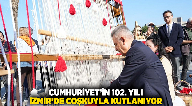 Cumhuriyet'in 102. Yılı İzmir'de Coşkuyla Kutlanıyor