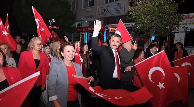 Dikili&#039;de Cumhuriyet Bayramı Coşkusu