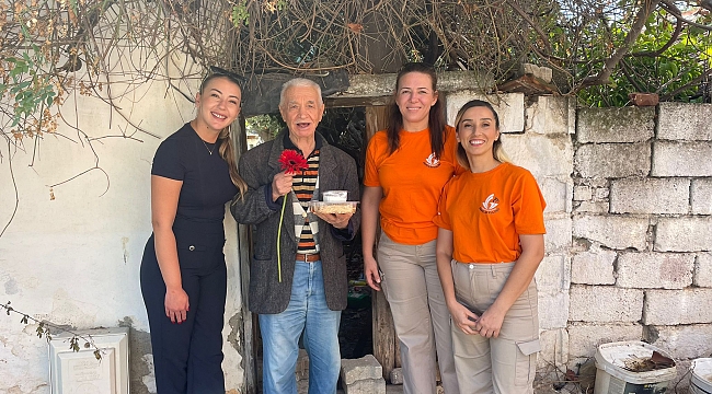 Dünya Yaşlılar Günü’nde Gençlerden Anlamlı Ziyaretler