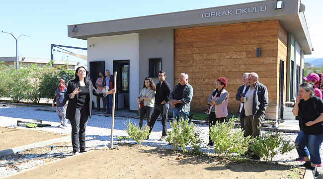 Efes Selçuk’ta üreticilere “Ücretsiz Toprak Analizi Eğitimi” verildi