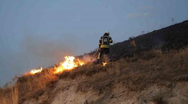 Erzurum’da havai fişek yangına neden oldu