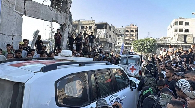 Gazze’de ateşkes süreci başladı: Hamas 7 İsrailli esiri Kızılhaç’a teslim etti