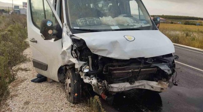 Gönen’de öğrenci servisi ile otomobil çarpıştı: 2 ölü, 7 öğrenci yaralı