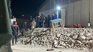 Hastane şantiyesinde bıçaklı kavga: 1’i ağır 4 yaralı