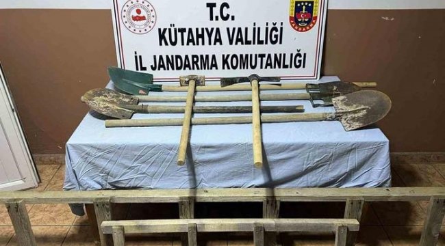 İş makinesiyle define arayan şahısları jandarma yakaladı