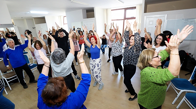 Narlıdere&#039;de kahkaha ve dans dolu atölye: Bedenin şifası kahkaha ve dansla geldi