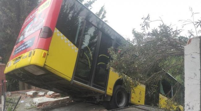 Üsküdar&#039;da feci kaza: İETT otobüsü kontrolden çıktı!