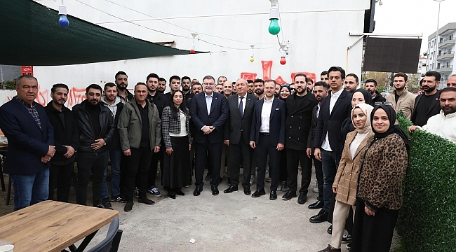 AK Parti İzmir İl Başkanı Saygılı, Karabağlar’daki Genç Esnaflarla Buluştu