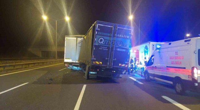 Arıza yapan tıra çarpan kamyon şoförü hayatını kaybetti