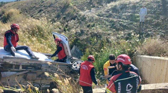 Balıkesir&#039;de trafik kazası! Şarampole uçtu: 1 yaralı
