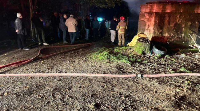 Bartın&#039;da yıldırım düştü: 2 araç yandı