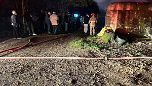 Bartın'da yıldırım düştü: 2 araç yandı