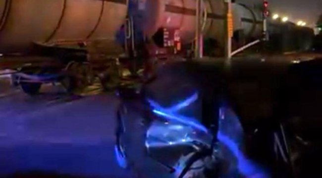 Diyarbakır’da tren otomobile çarptı: 1 yaralı