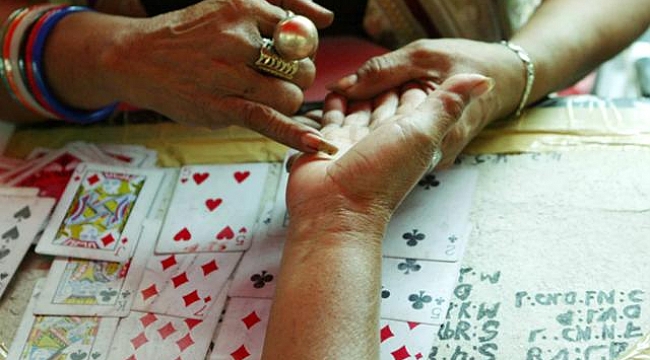 Falcı, 46 milyon dolarlık dolandırıcılık iddiasıyla gözaltına alındı