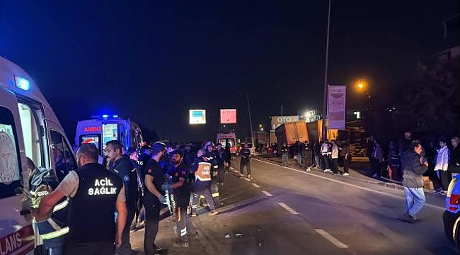 Gebze&#039;de işçileri taşıyan servis devrildi: 1&#039;i ağır 8 yaralı