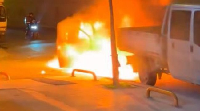 Hafif ticari araç alev alev yandı