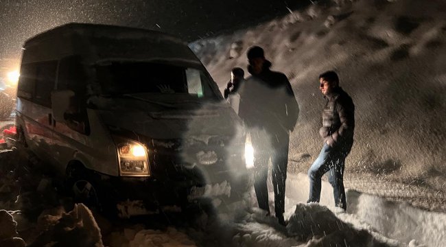 Hakkari&#039;de kar esareti! 30 kişi mahsur kaldı