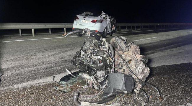 Kamyonete arkadan çarpan otomobil hurda yığınına döndü: 1 ölü, 2 yaralı