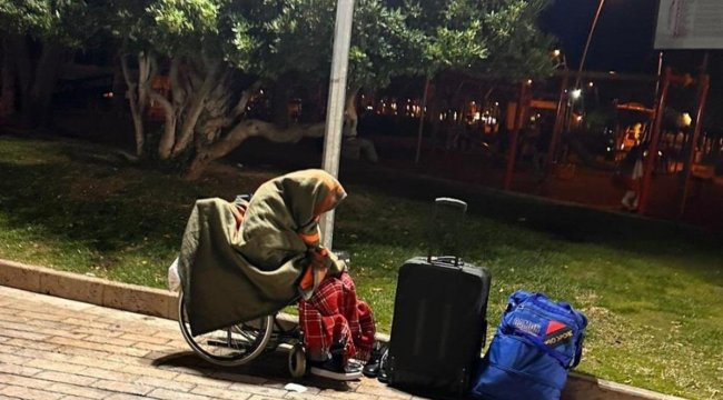 Kıbrıs gazisinin iç burkan görüntüsü: Sokakta valizleriyle bir başına... Zor ikna edildi, aparta yerleştirildi