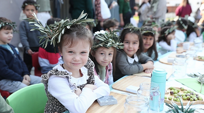 Minik Eller Zeytinle Buluştu