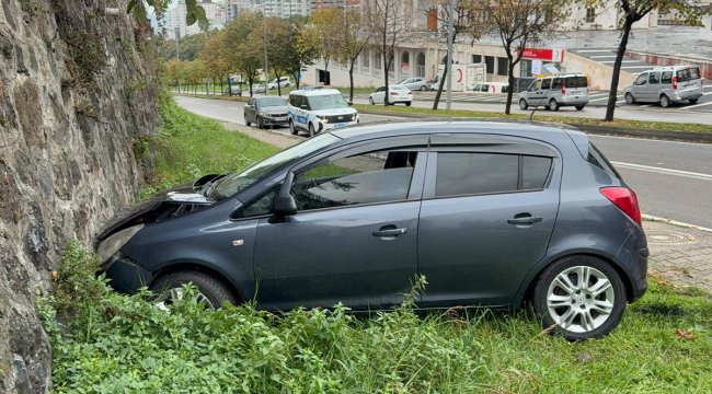 Otomobil istinat duvarına çarptı! İdmana giden futbolcu yaralandı