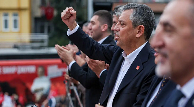 Özgür Özel’den Çatalpınar’daki Parke Taşı Skandalına Tepki: “Halkın Parası Nerede?”