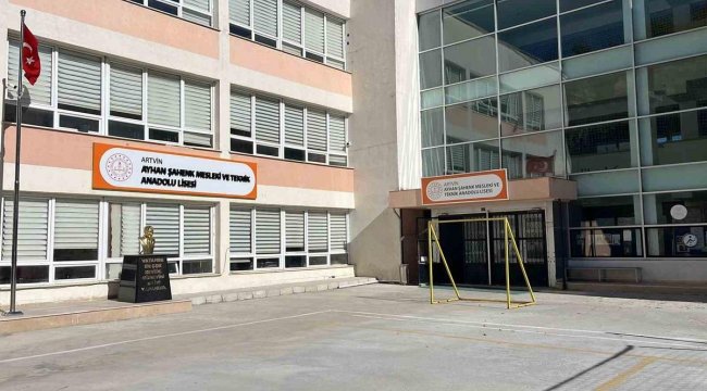 Uçurumun kenarındaki okulda eğitim yeniden başladı