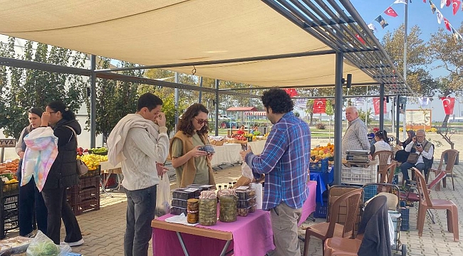 Üretici Memnun, Tüketici Memnun: Üretici Pazarı Efes Tarlası Yaşam Köyü’nde bereketiyle devam ediyor