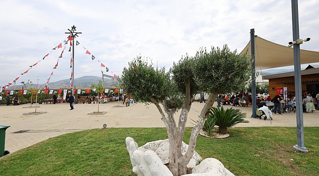 YAZAR YEKTA KOPAN EFES TARLASI YAŞAM KÖYÜ’NDE OKURLARIYLA BULUŞUYOR
